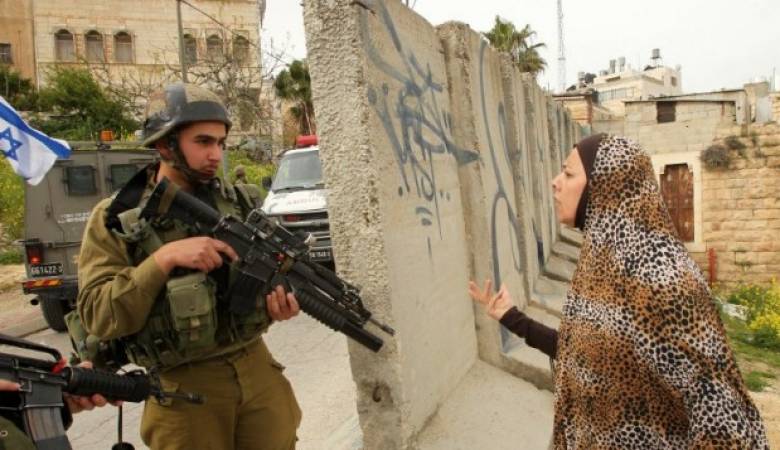 ضابط إسرائيلي: 700 ألف فلسطيني يقبعون تحت الحصار المشدد في الخليل