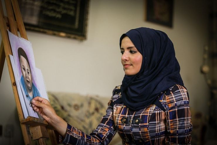 شاهد بالصور: فنانة من غزة تُجّمل حروق الرضيع "دوابشة"