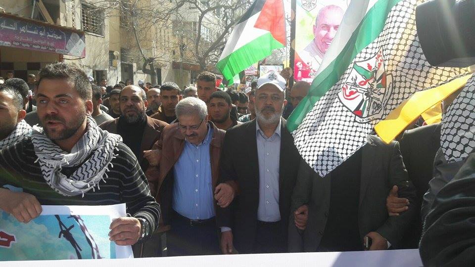 بالصور: وقفات تضامنية للتيار الاصلاحي لحركة فتح في غزة