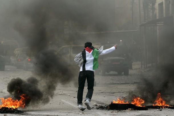 دعوات للنفير العام وتظاهرات نصرة للأقصى والاحتلال يحوّل القدس لثكنة عسكرية