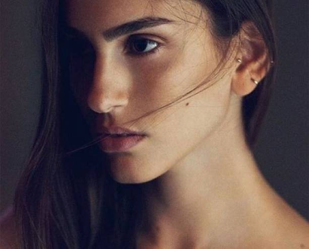 عارضة الأزياء العربية الأشهر في إسرائيل تهاجم نتنياهو