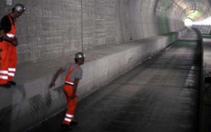 بعد 16 عام من العمل .. الانتهاء من انشاء أطول نفق في العالم "بتكلفة 10 مليار دولار"
