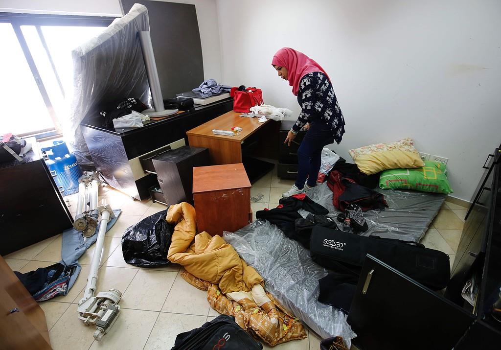 بالفيديو والصور:  اقتحام الاحتلال الإسرائيلي مكتب فضائية "فلسطين اليوم"