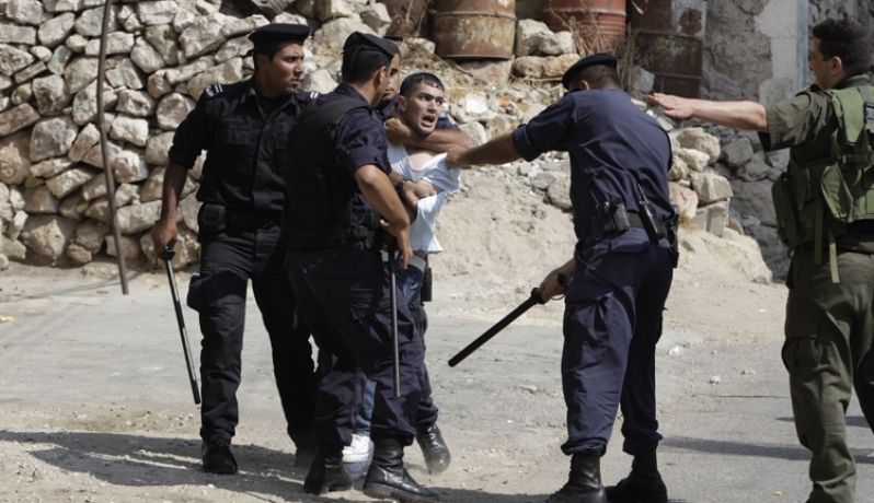 صورة: أسير يشرع في إضرابٍ مفتوح عن الطعام رفضاً لاعتقال السلطة لشقيقه