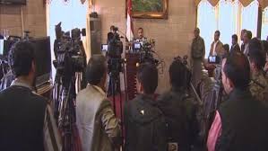 حكومة اليمن تتعهد بنجاح مشاورات سويسرا والحوثي يتراجع