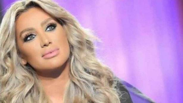 قارئة الكف تتنبأ بحياة قصيرة لمايا دياب