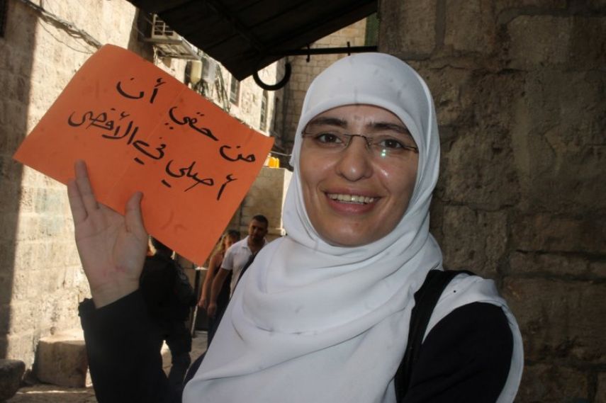 الاحتلال يفرج عن سيدة مقدسية بشرط منعها من السفر