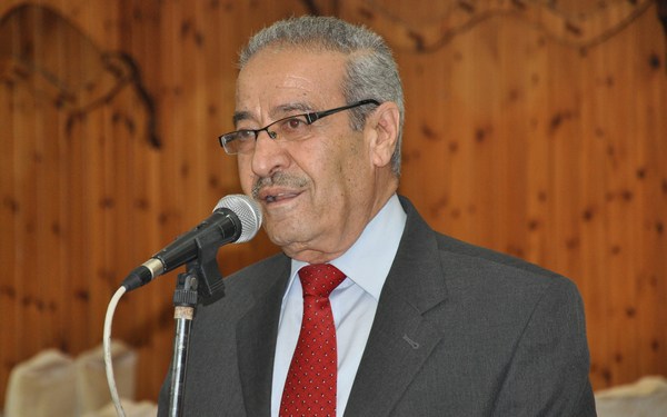 "بلد في موقع مميز للبيع" .. تيسير خالد مستهزئا يقترح بيع "غزة" وصرف ثمنها على الموظفين"