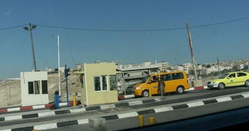 الاحتلال يحتجز فتاة على حاجز الكونتينر في بيت لحم