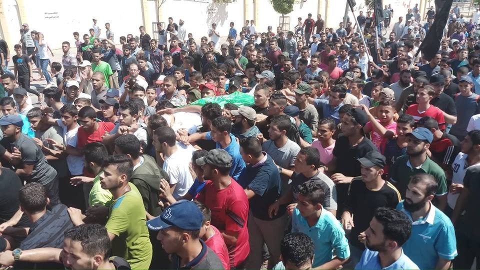 بالفيديو والصور: جماهير "رفح" تُشيّع جثمان الفتى أبو عيادة إلى مثواه الأخير