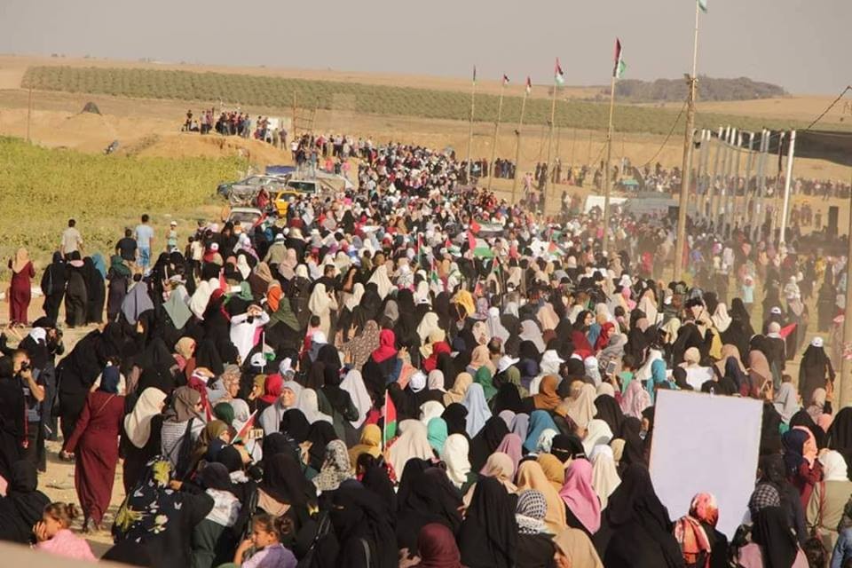 بالصور: 6 إصابات جراء قمع مسيرة "فلسطينيات نحو العودة وكسر الحصار"