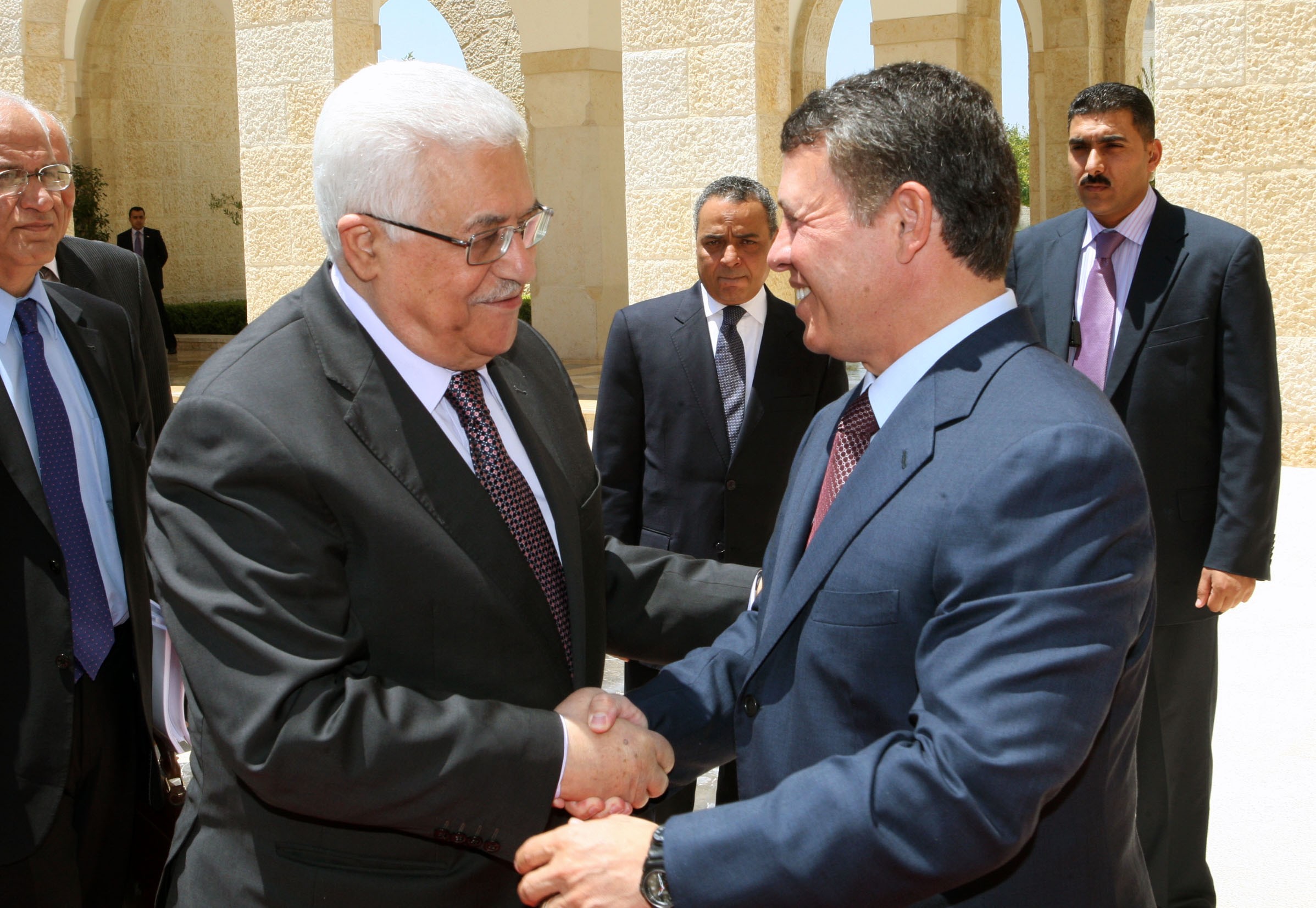 خلال اتصال هاتفي