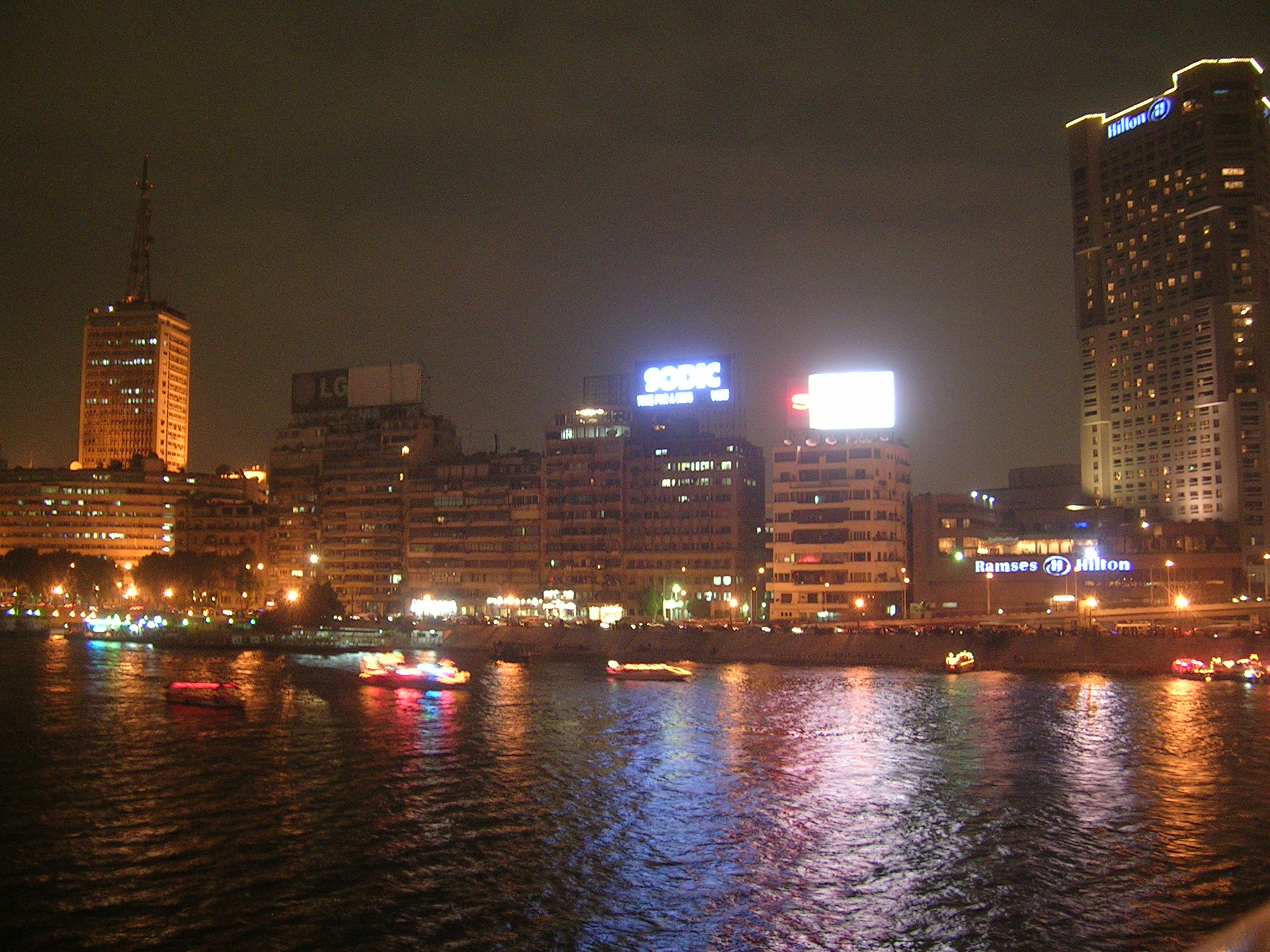 هزّة أرضية بقوة 4.2  درجة تضرب القاهرة