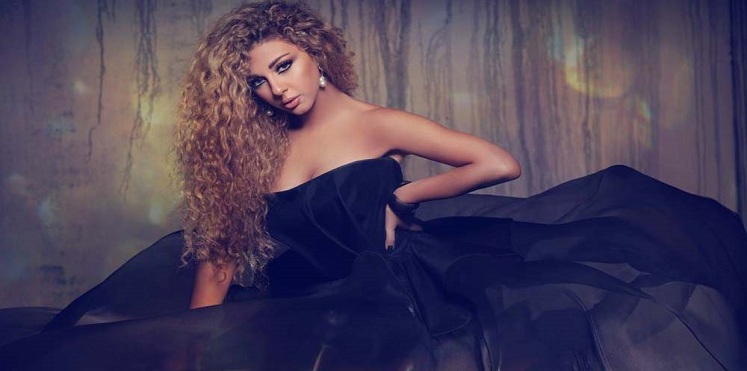 بالصور.. ميريام فارس تثير ضجة بتغطية جسدها العاري بقبعة