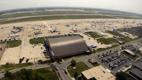 الشرطة الأمريكية تغلق قاعدة أندروز الأميركية بعد وقوع إطلاق نار داخلها