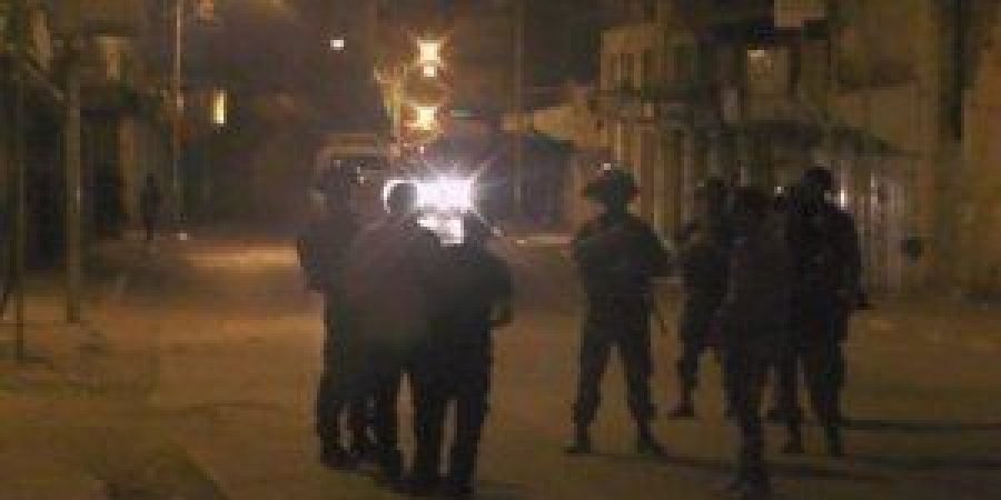 فيديو: مواجهات عنيفة واعتقال شاب قي عناتا شمال القدس