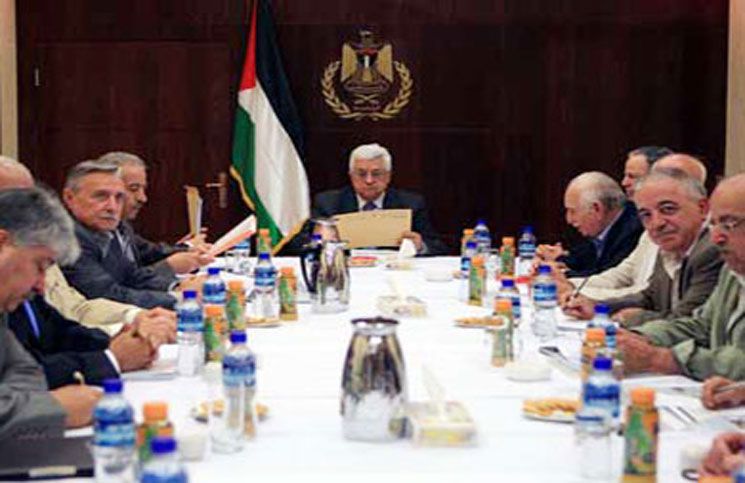 الشارع الفلسطيني يسخر من قرارات اللجنة التنفيذية لمنظمة التحرير