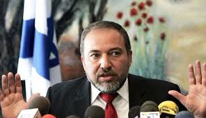 ليبرمان يبحث امكانية تمديد اغلاق الضفة المحتلة