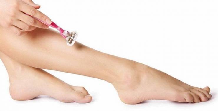 لتبقى بشرتك ناعمة بعد استخدام الشفرة.. هذا ما عليك فعله!