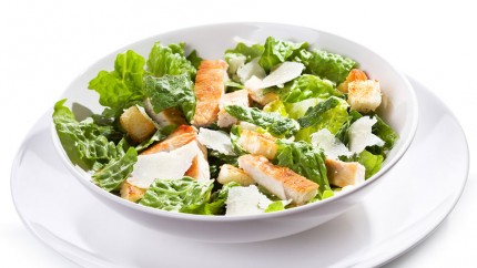 سلطة سيزر الدجاج