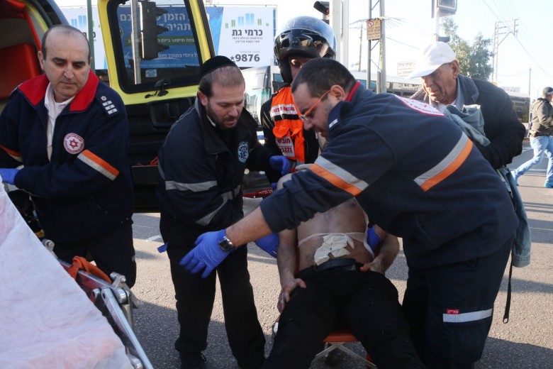 بالفيديو:اعتقال شاب ومطاردة آخر بزعم عمليتي طعن بالضفة