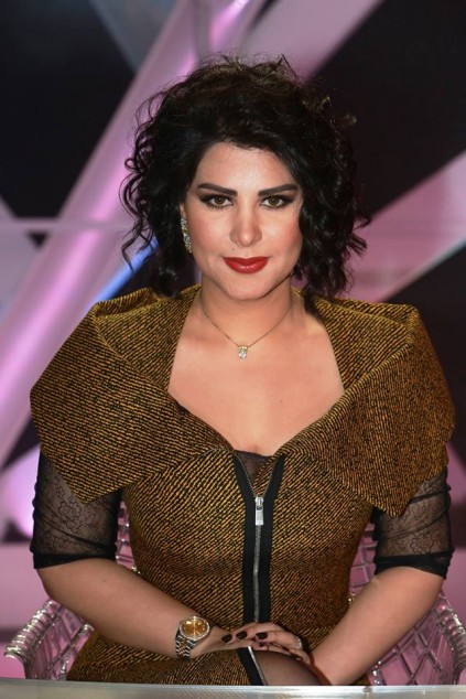 الفنانة أحلام تقاضي شمس بعدما وصفتها بالمختلّة عقلياً