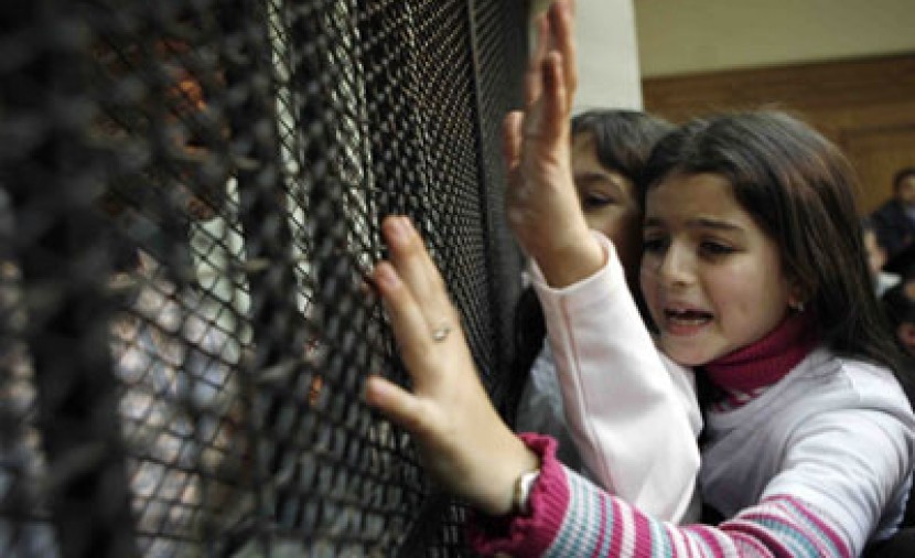 "64" أسيرة بينهن قاصرات يواجهن ظروفًا قاسية بسجون الاحتلال