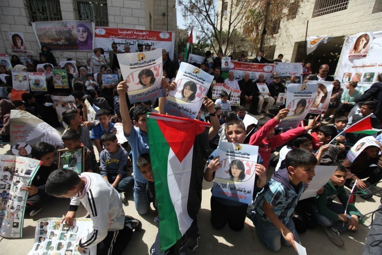 طولكرم: اعتصام تضامني مع الأسرى في سجون الاحتلال