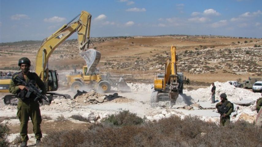 الاحتلال يجرف أراضي في قرية ظهر المالح جنوب غرب جنين