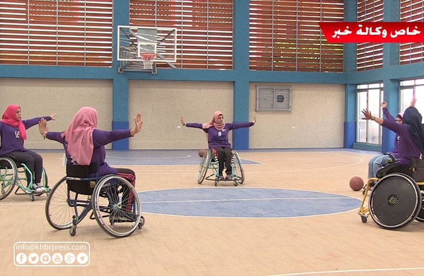 بالفيديو: فتيات ذوات الإعاقة يُمارسن رياضة كرة السلة جلوساً