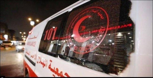 الاحتلال يعتدي على طواقم الإسعاف شمال رام الله