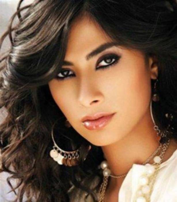 روبي تشعل الصراع بين فنانين شقيقين