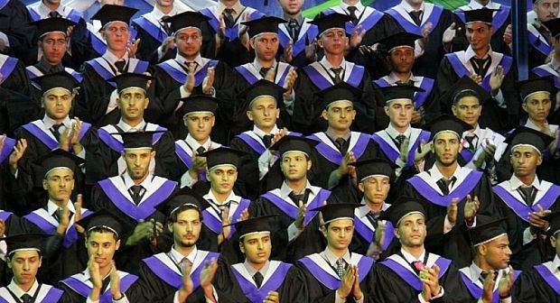 لجنة "دحلان" تنشر رابط التسجيل للمنحة التعليمية لأبناء الشهداء