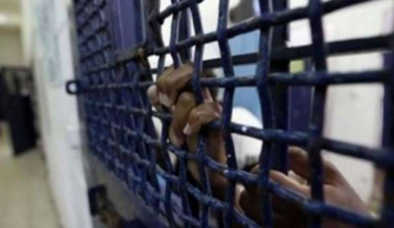 3 أسرى يواصلون إضرابهم عن الطعام