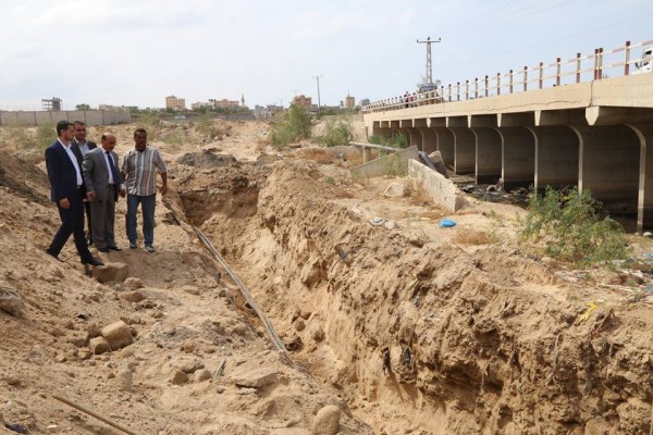 الحساينة: يتفقد أعمال تأهيل وتوسيع مجرى وادي غزة