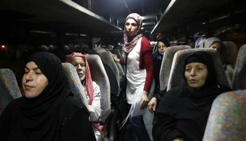 دفعة من أهالي الأسرى يغادرون غزة لزيارة ذويهم بـ "رامون"