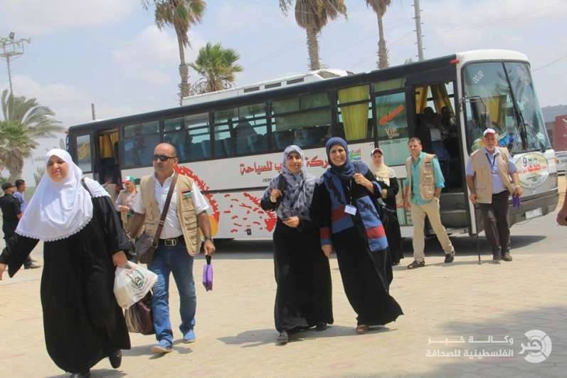 استمرار وصول العالقين على المعبر واستعداد حجاج المكرمة لمغادرة القطاع