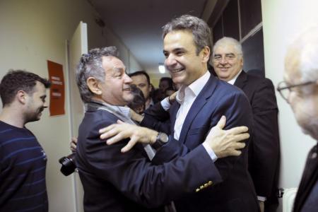 المحافظون اليونانيون يتحدون لمنافسة رئيس الوزراء تسيبراس