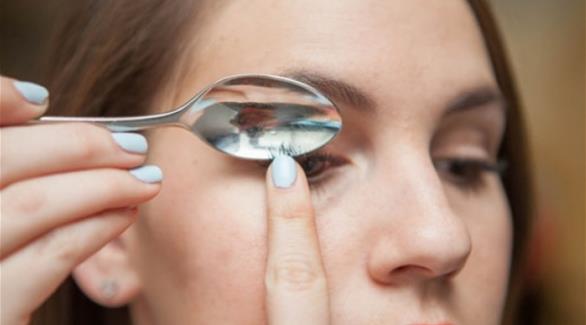 بطريقة سهله وبسيطه : علاجات من منزلك للأكياس تحت العين