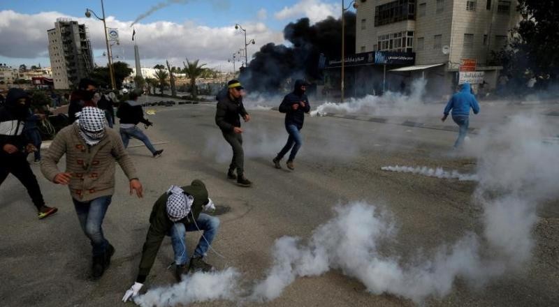 إصابات بالاختناق خلال مواجهات في محيط جامعة القدس