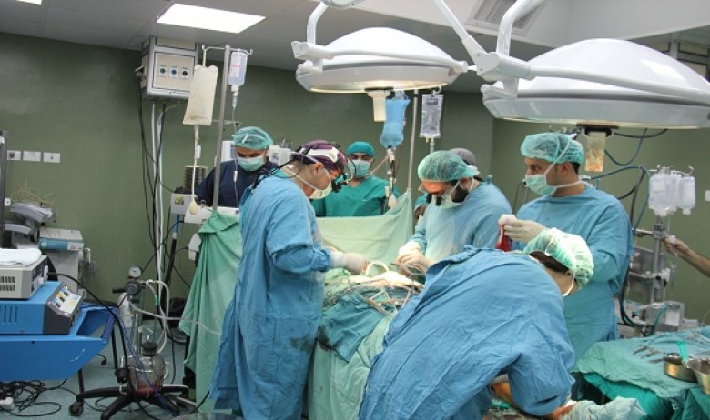إجراء عملية جراحية تطوعية في نابلس