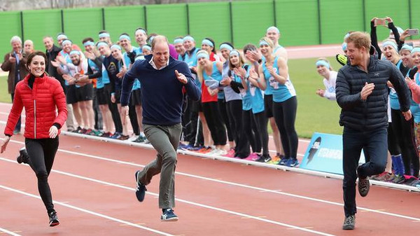 بالفيديو: سباق بين الأمير هاري وويليام وزوجته كيت.. فمن الأسرع؟