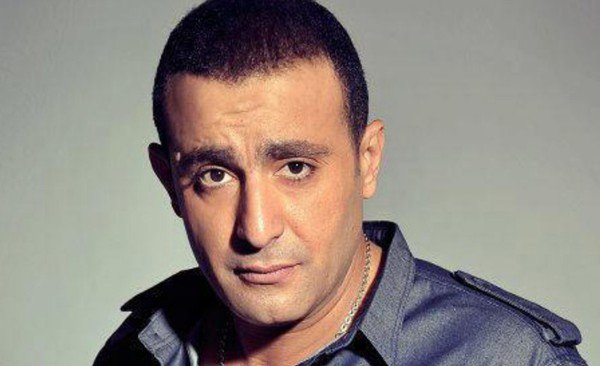 بالفيديو : أحمد السقا يتحدّى مدرّبه في “الجيم”