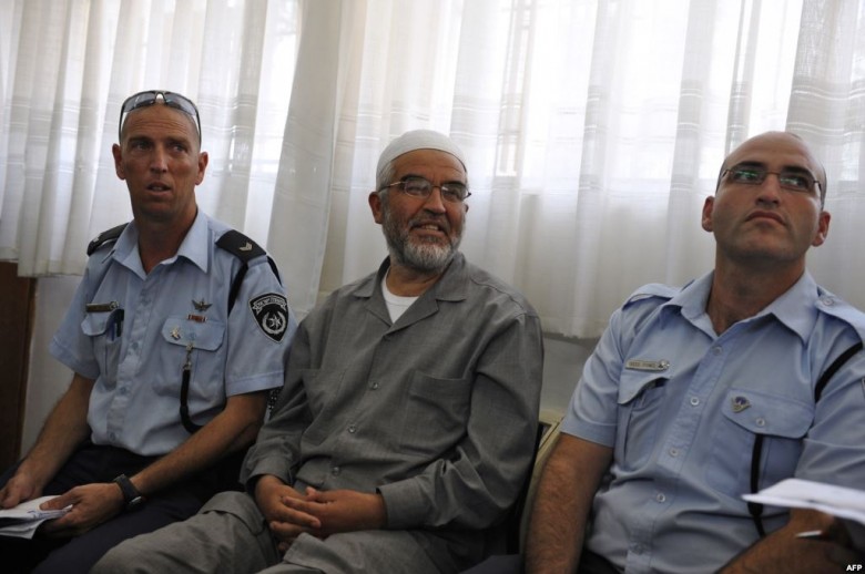 "ميزان" تكشف: توجهات سياسية لنيابة الاحتلال في محاكمة الشيخ صلاح