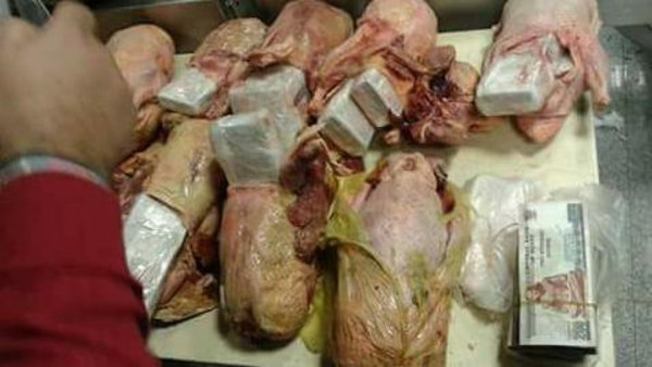 بالصور: مصري يهرب مليون جنيه داخل "بط مذبوح" عبر مطار أسيوط