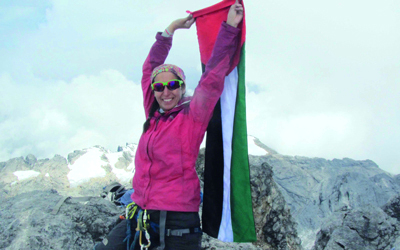 بالصور ...أول فلسطينية عربية تنجح في تحدي السبع قمم