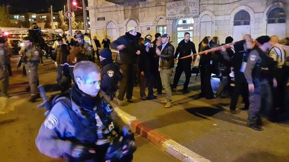 بالصور : استشهاد منفذ عملية القدس"ضابط المخابرات" واصابة اسرائيلي