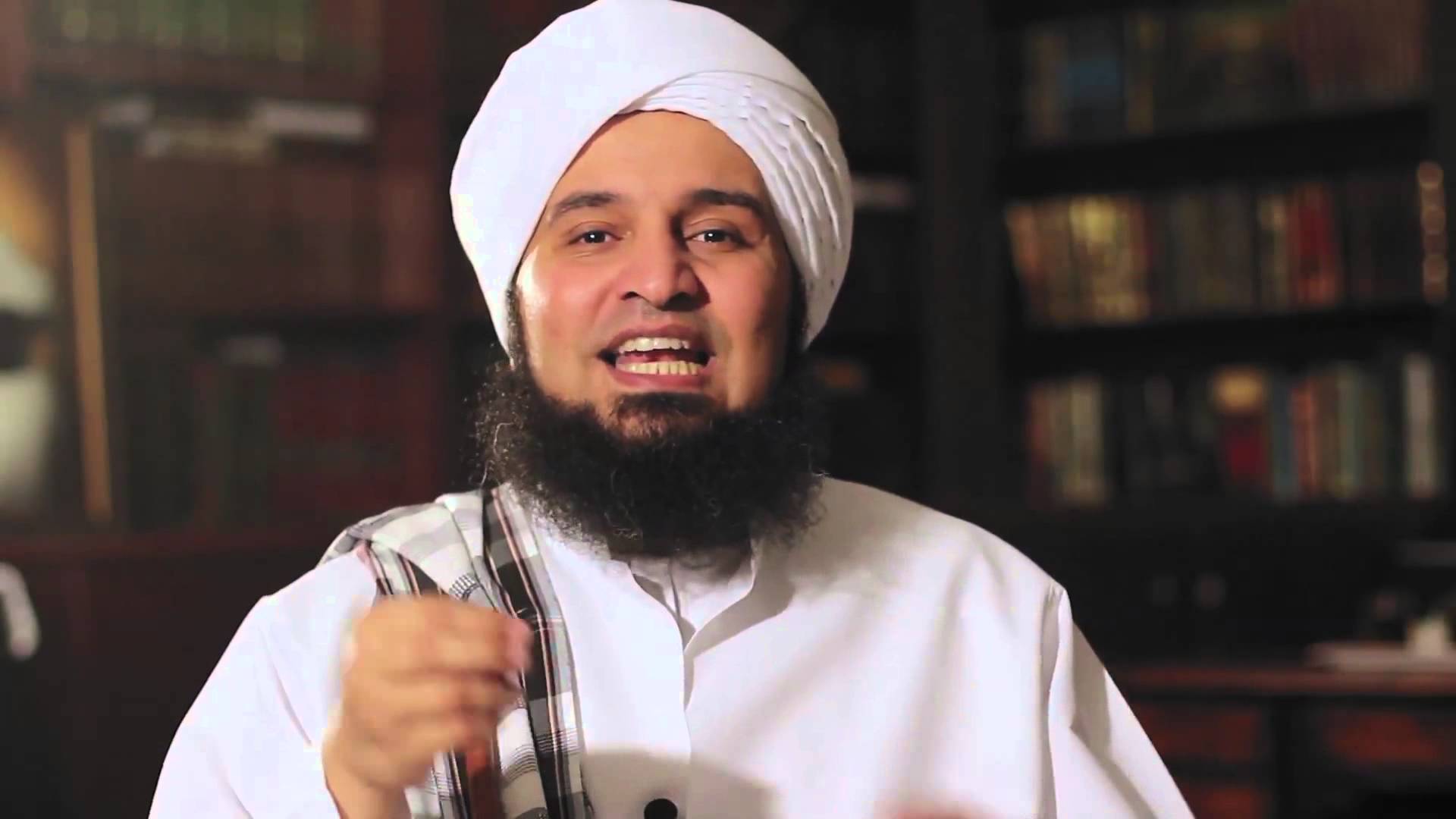 امير سعودي يهاجم الجفري قائلا: " احترت في الجفري راقصة أم داعية إسلامي؟"