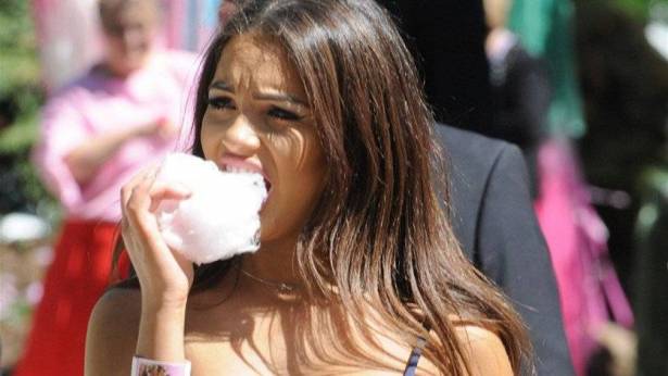 بالصور : سمراء خطفت قلوب روّاد الانترنت بعد انتشار صورها... فمن تكون؟