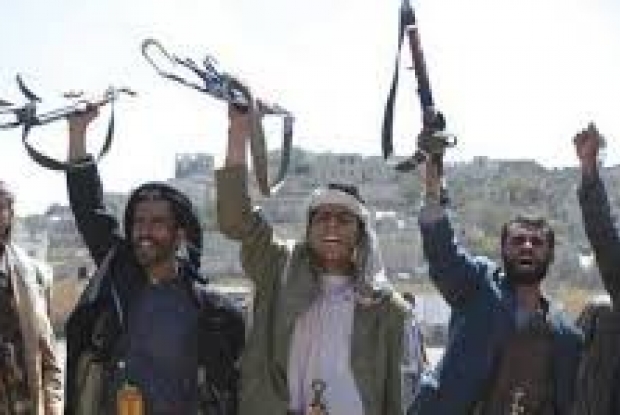 بالفيديو .. الحوثيون يطلقون الصواريخ على جنوب السعودية